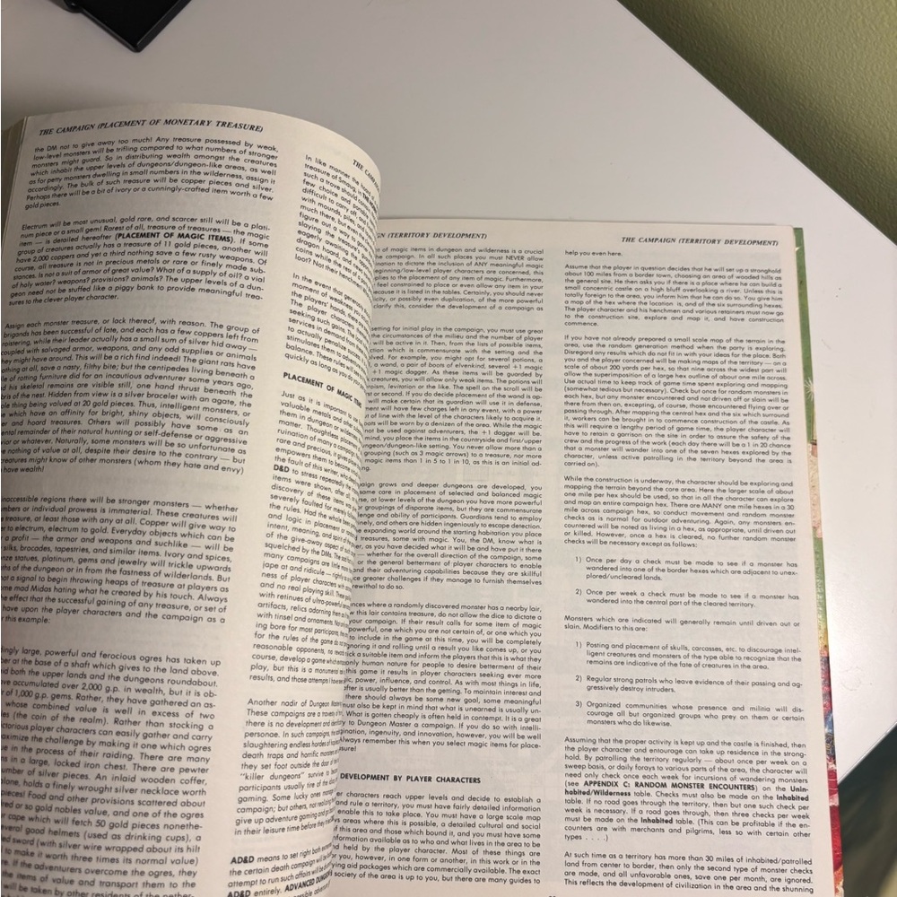 First Edition Dungeon Masters Guide - Picture 7 of 9